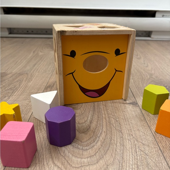 Melissa & Doug Wooden Shape Sorter with Winnie the Pooh - Picture 3 of 5
